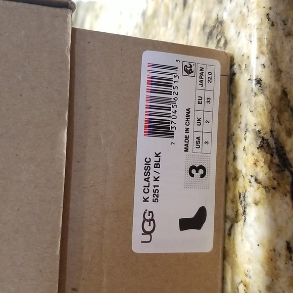 Ugg Classic boots - Picture 4 of 7